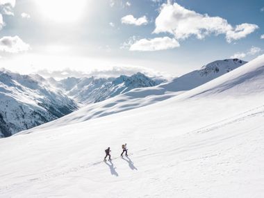 Generate a random place in Ski